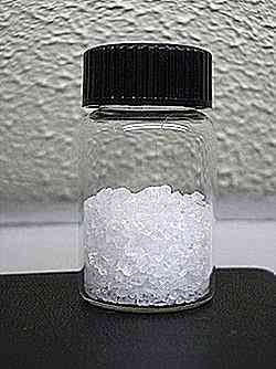 Formula, proprietà, rischi e usi del tiosolfato di sodio (Na2S2O3)